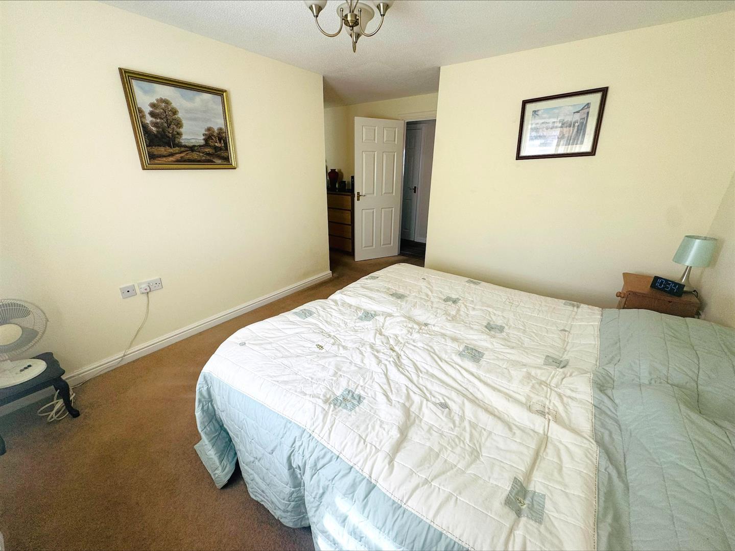 Clos Bryn Haul, Llwynhendy, Llanelli, SA14 9DZ